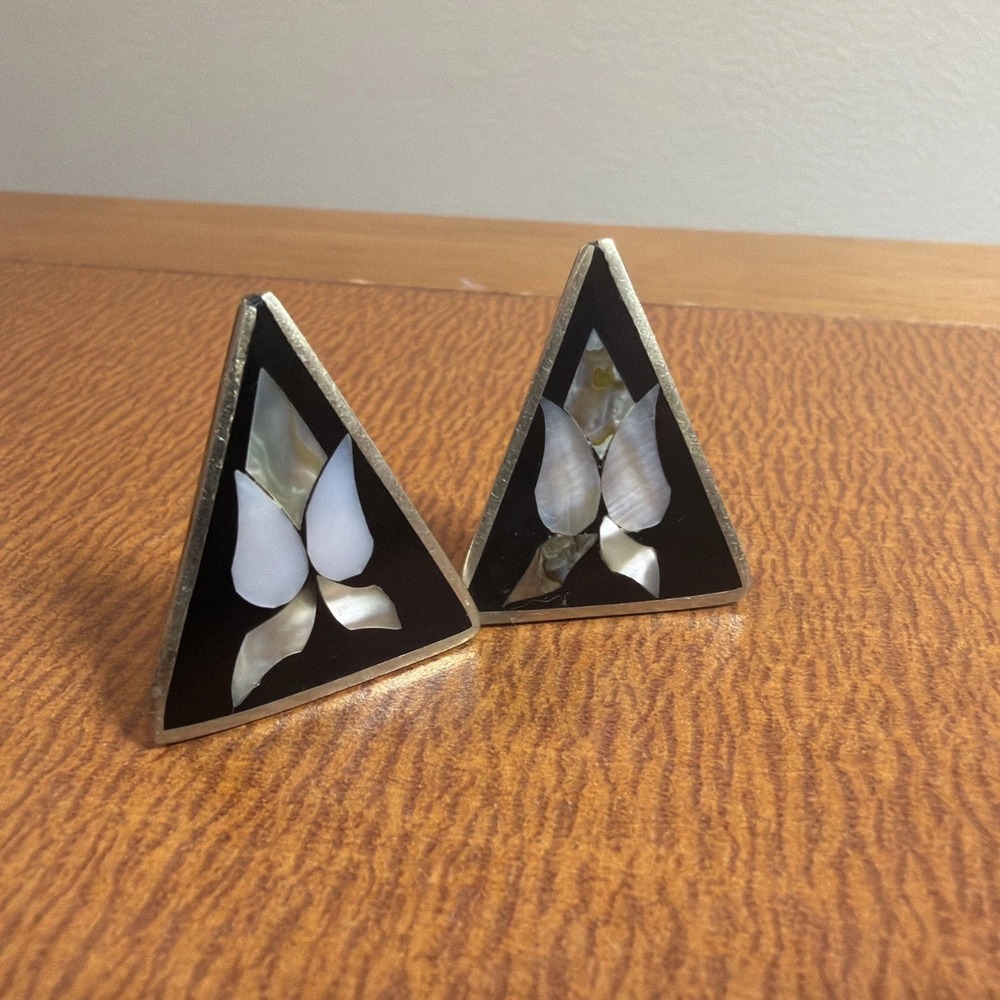 Vintage Alpaca Mexico Earrings Inlaid Mother of Pearl & Shell Flower Clip On